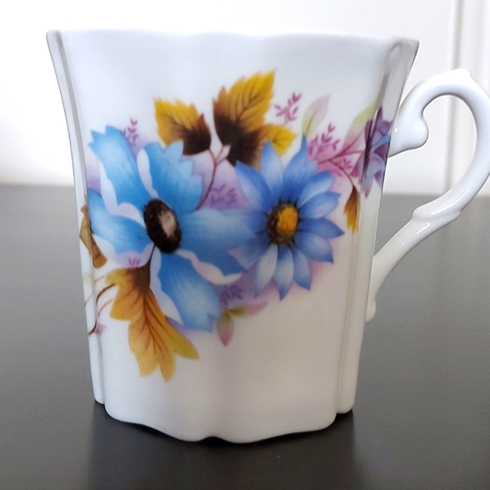 Set of 2 Vintage Royal Grafton Fine Bone China Mugs